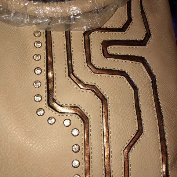 Handbag - Picture 2 of 8